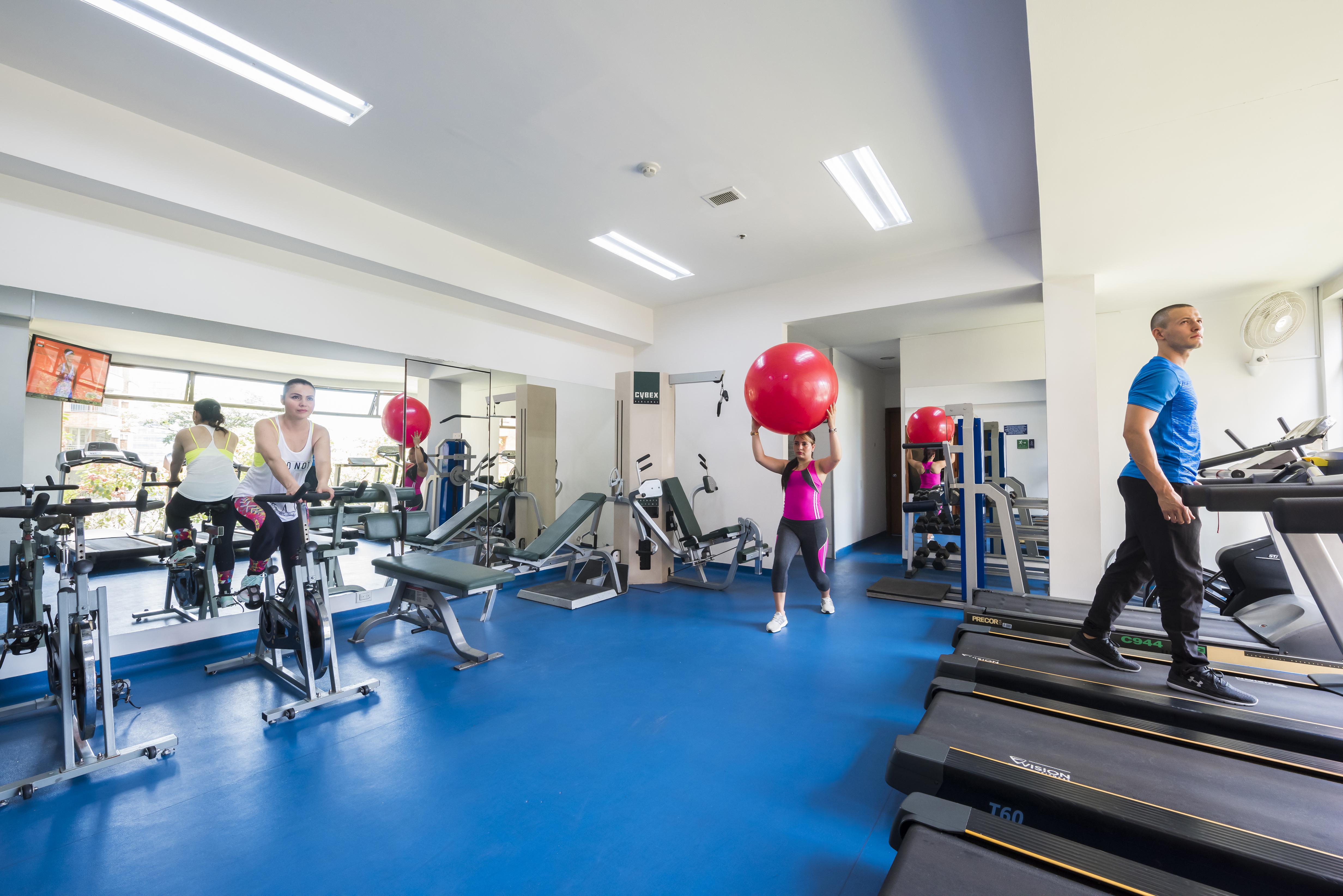 Hotel Dann Carlton Belfort ميديلين المظهر الخارجي الصورة The gym at the University of Roehampton