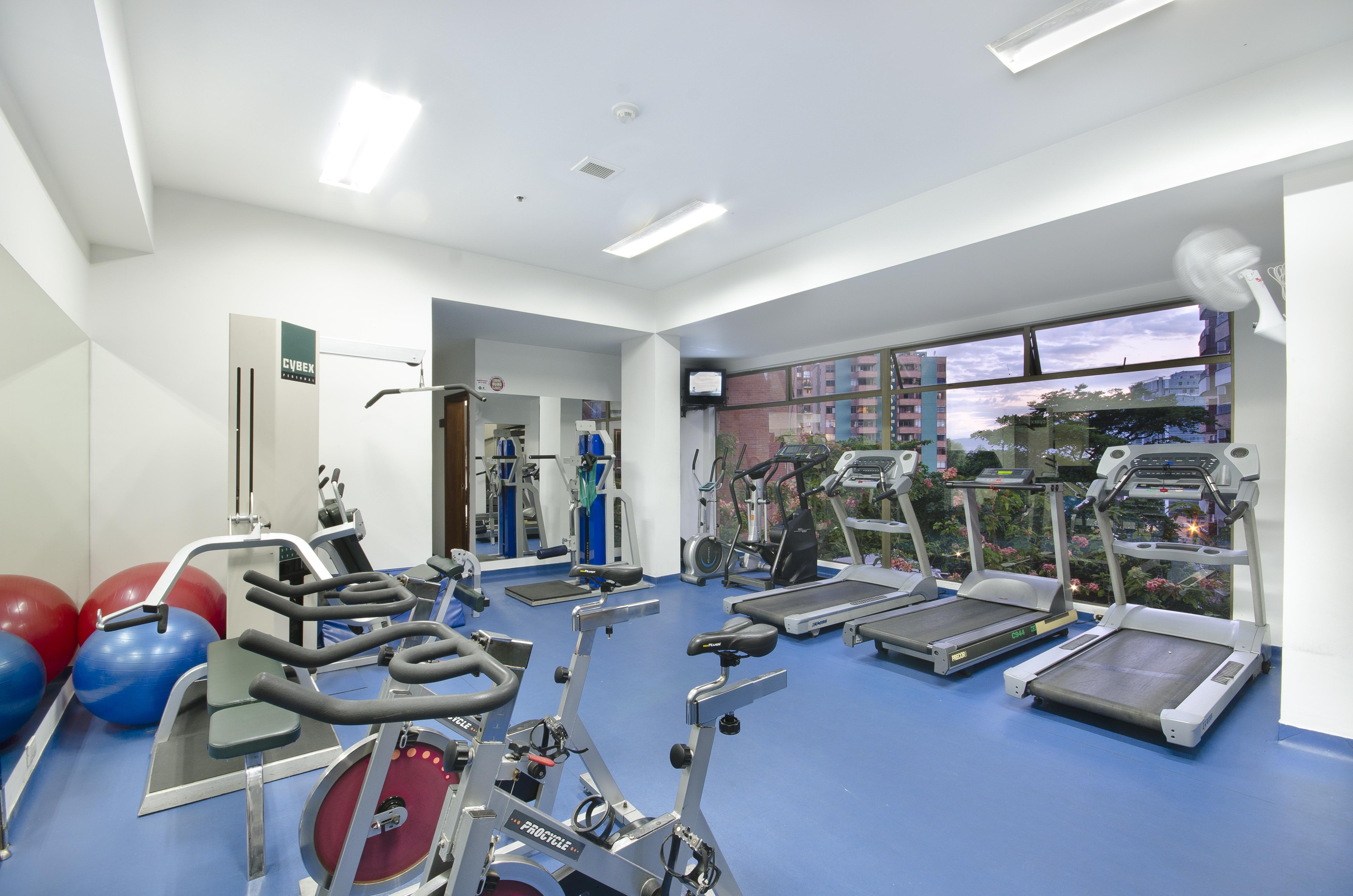 Hotel Dann Carlton Belfort ميديلين المظهر الخارجي الصورة The gym at the University of Roehampton