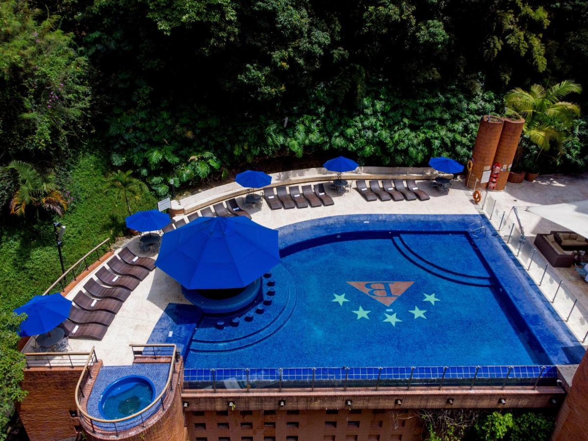 Hotel Dann Carlton Belfort ميديلين المظهر الخارجي الصورة The swimming pool at the hotel