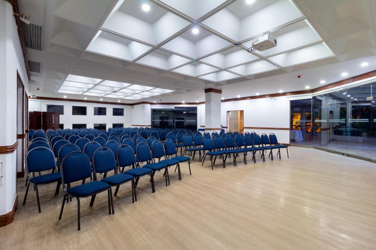 Hotel Dann Carlton Belfort ميديلين المظهر الخارجي الصورة The main hall