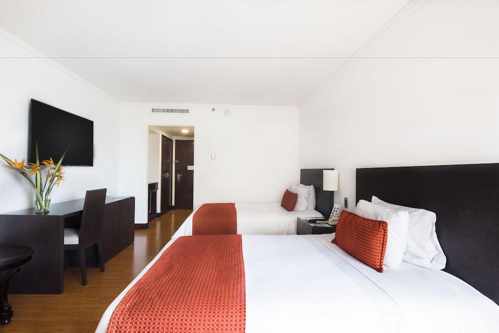 Hotel Dann Carlton Belfort ميديلين المظهر الخارجي الصورة A room at the hotel