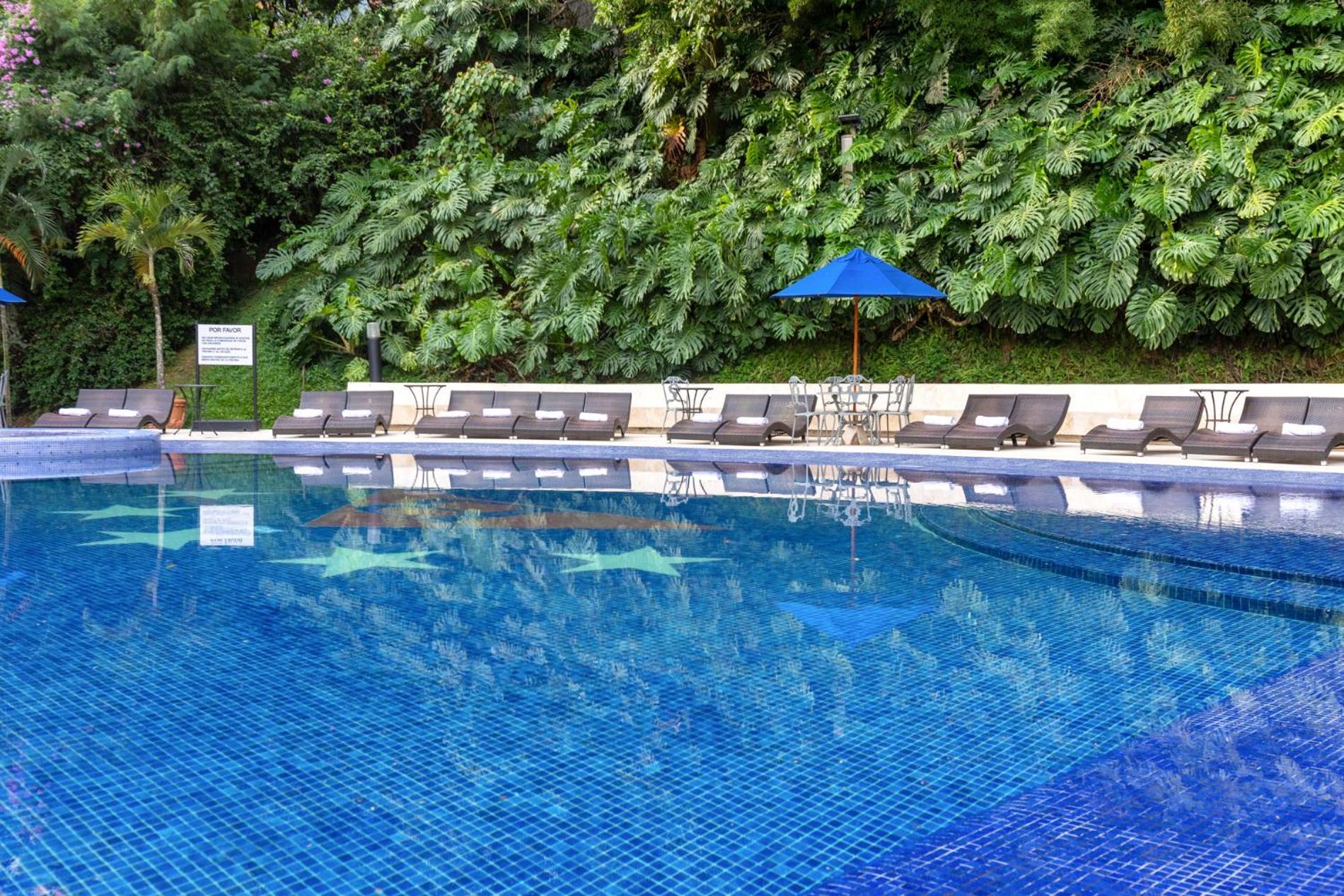 Hotel Dann Carlton Belfort ميديلين المظهر الخارجي الصورة Swimming pool at the hotel