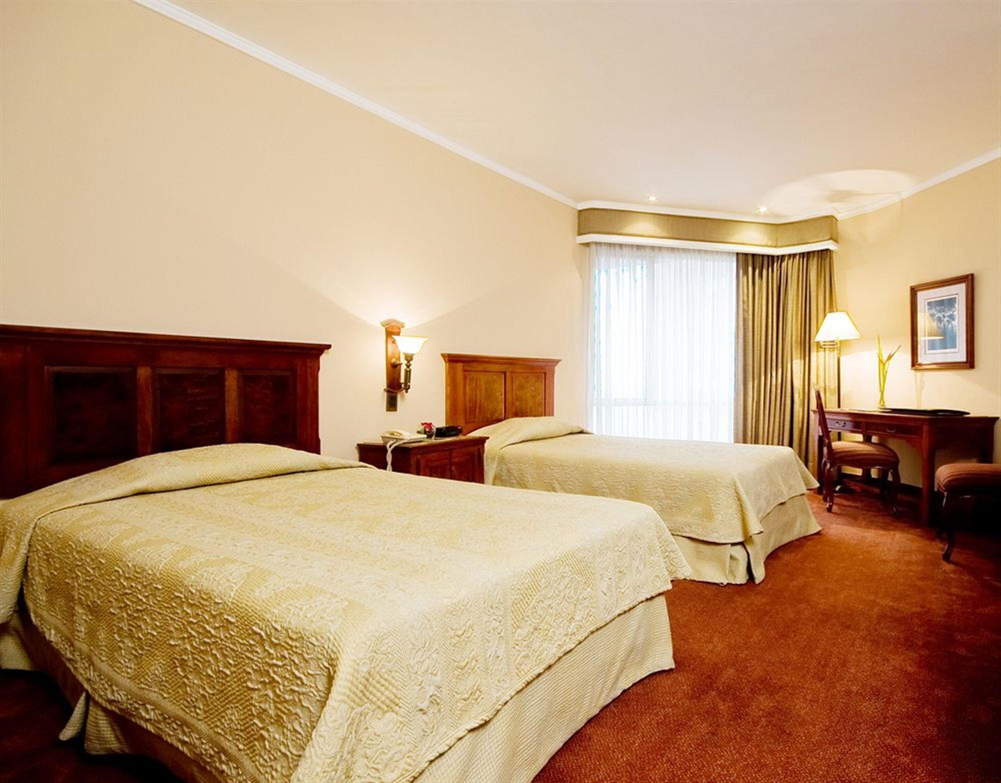 Hotel Dann Carlton Belfort ميديلين المظهر الخارجي الصورة A room at the hotel